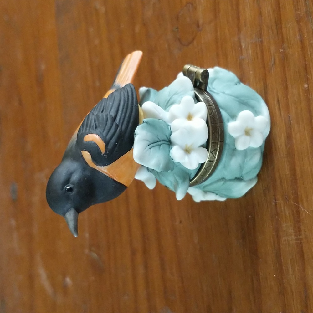 Adorable Baltimore Oriole trinket box